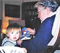 Mia van Beest met grootvader Hoppe, dec. 2002